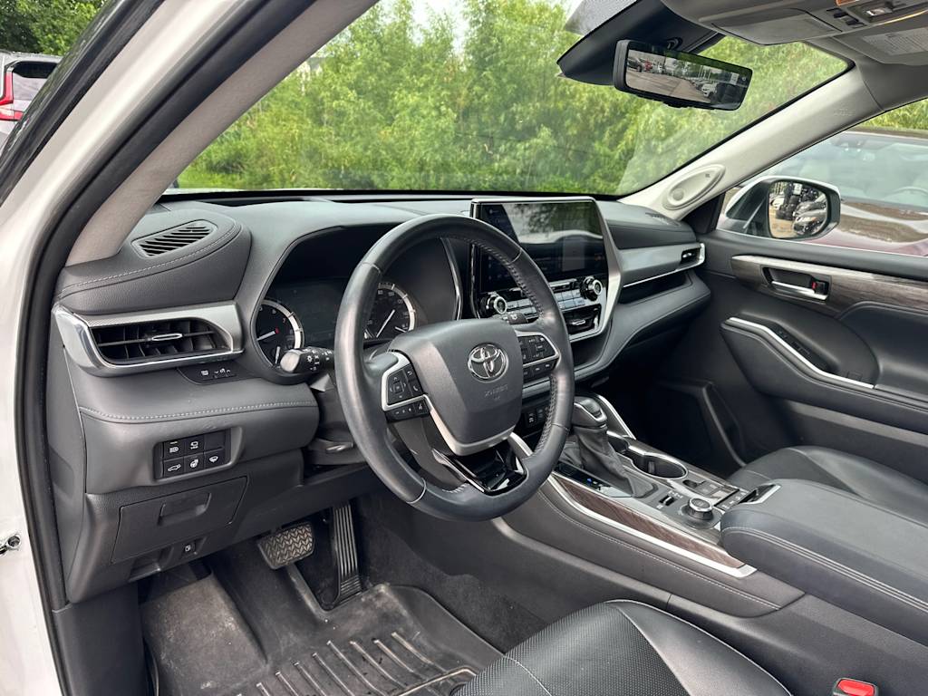 Thumbnail: 2022 Toyota Highlander - 2