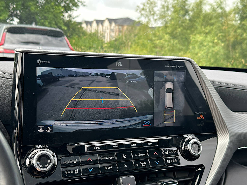 Thumbnail: 2022 Toyota Highlander - 25