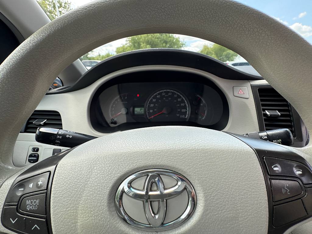 Thumbnail: 2013 Toyota Sienna - 13