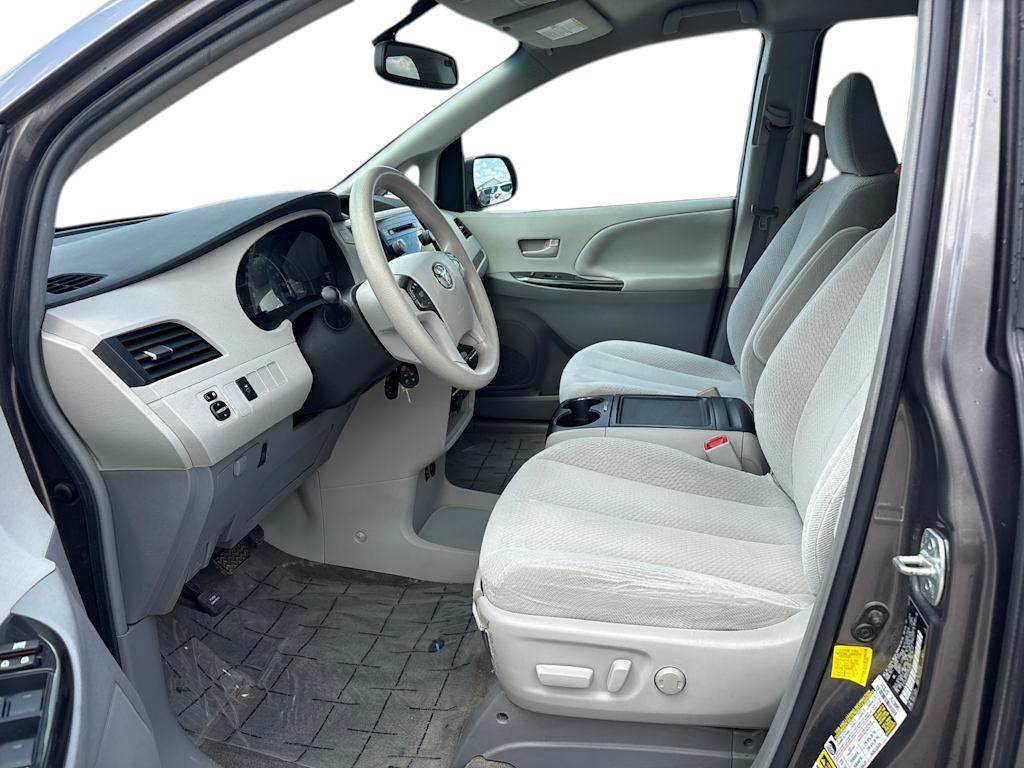 Thumbnail: 2013 Toyota Sienna - 8