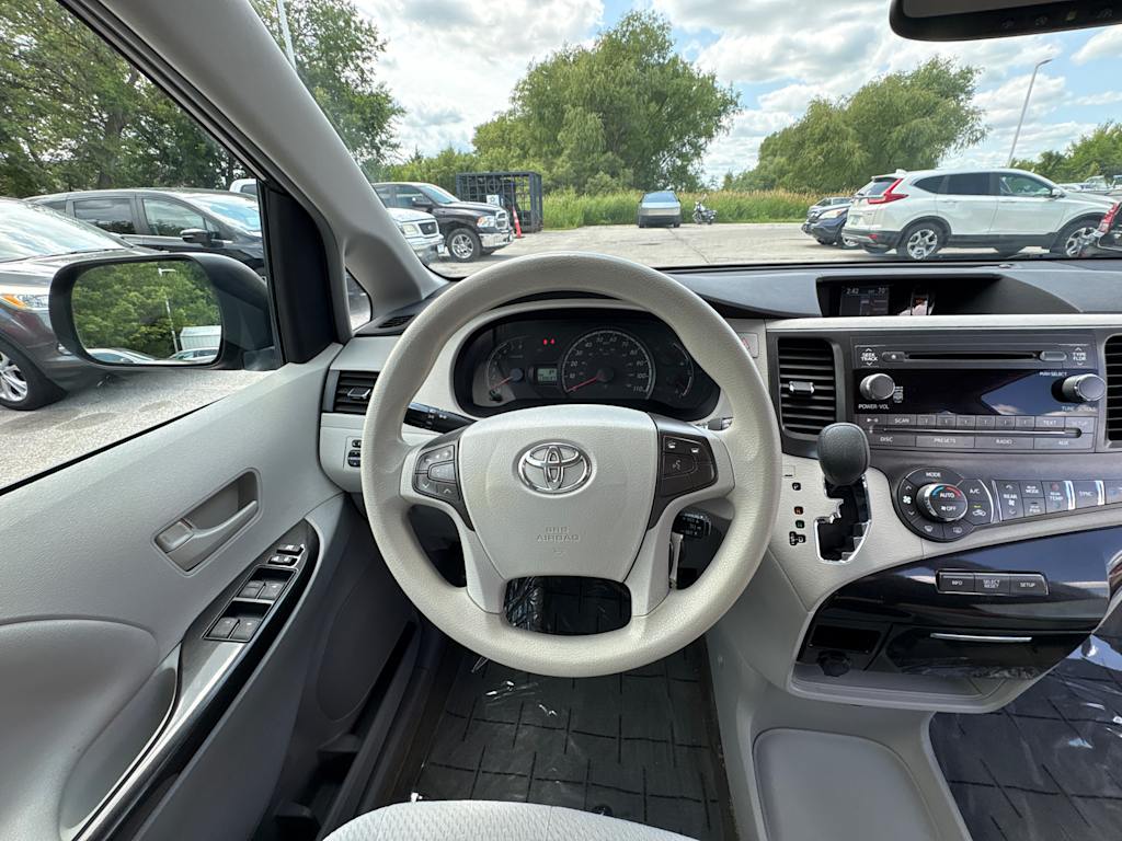 Thumbnail: 2013 Toyota Sienna - 11