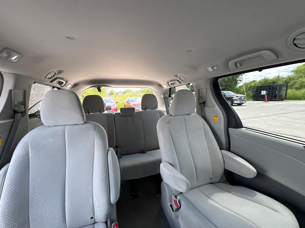 Thumbnail: 2013 Toyota Sienna - 22