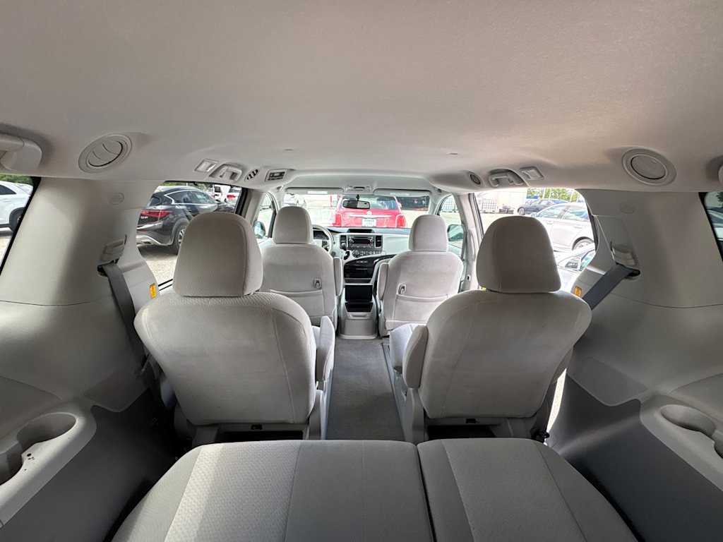 Thumbnail: 2013 Toyota Sienna - 23