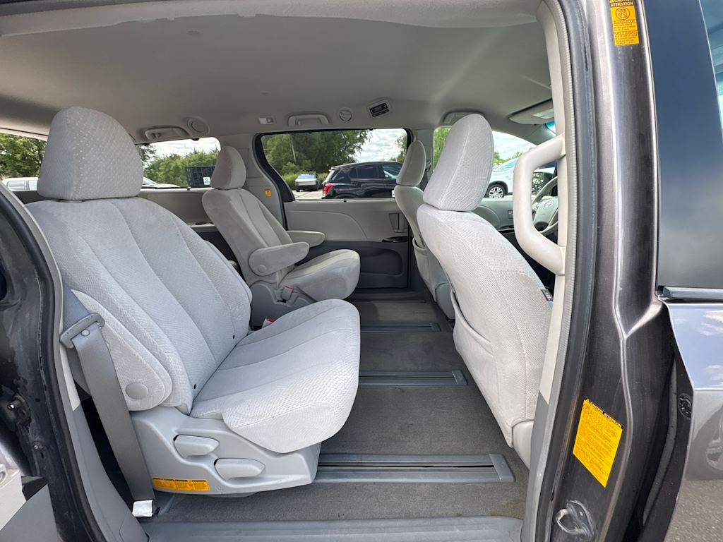 Thumbnail: 2013 Toyota Sienna - 24