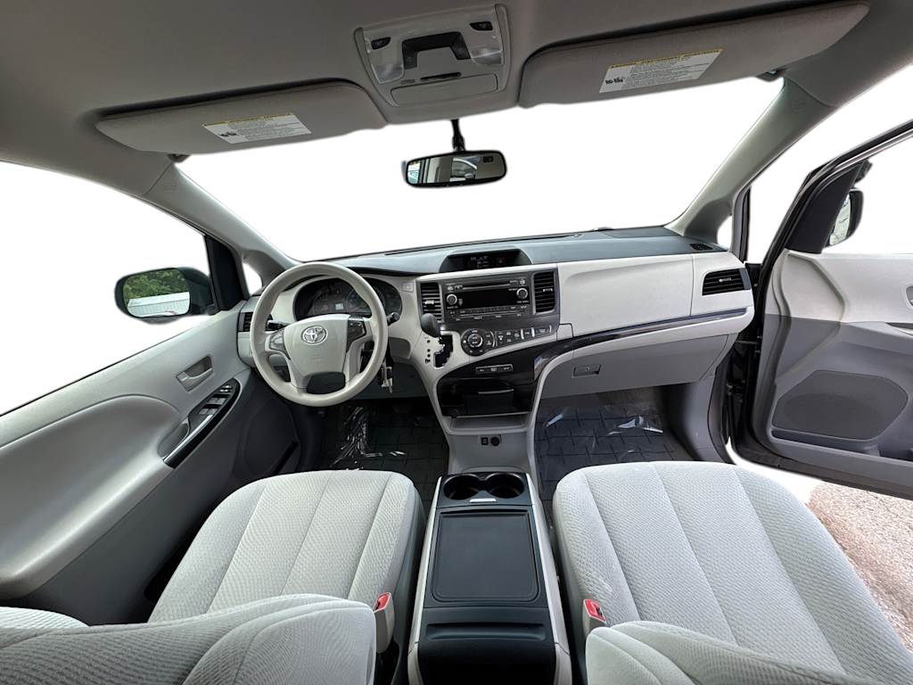 Thumbnail: 2013 Toyota Sienna - 7