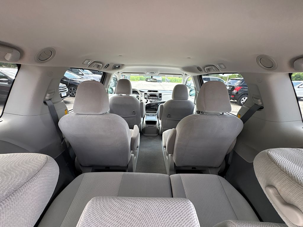 Thumbnail: 2013 Toyota Sienna - 10
