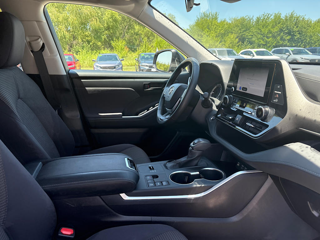 Thumbnail: 2023 Toyota Highlander - 22