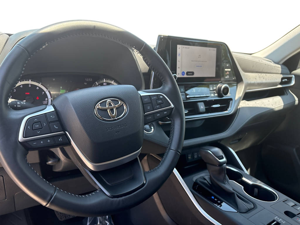 Thumbnail: 2023 Toyota Highlander - 2