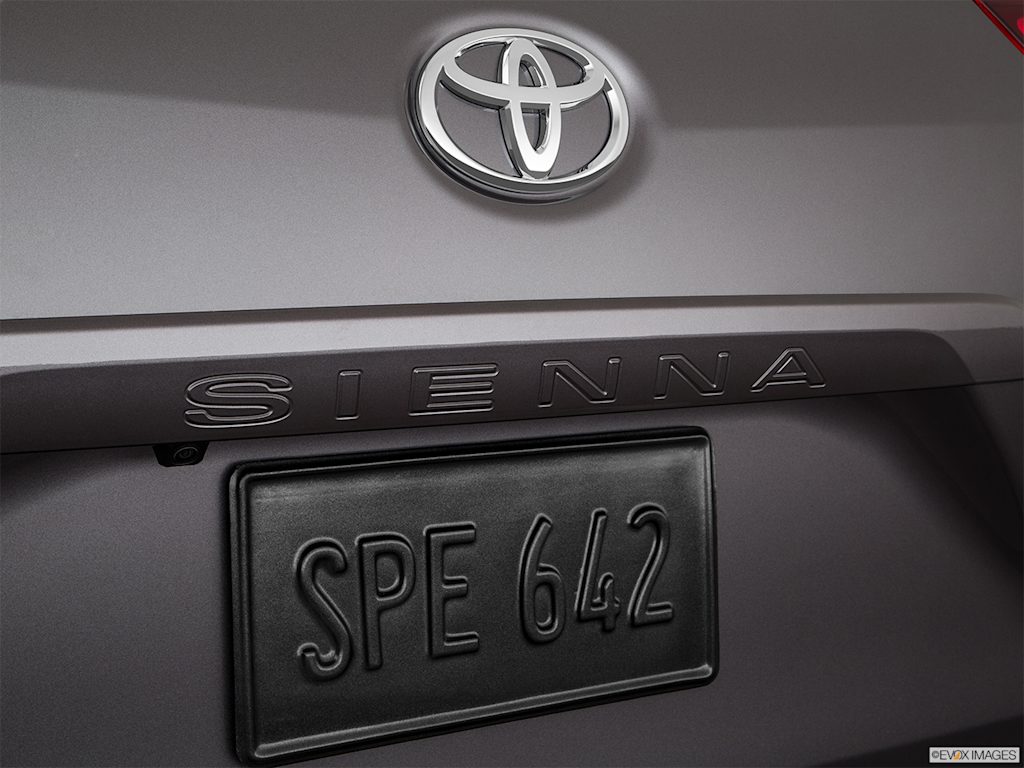 2020 Toyota Sienna XLE 6