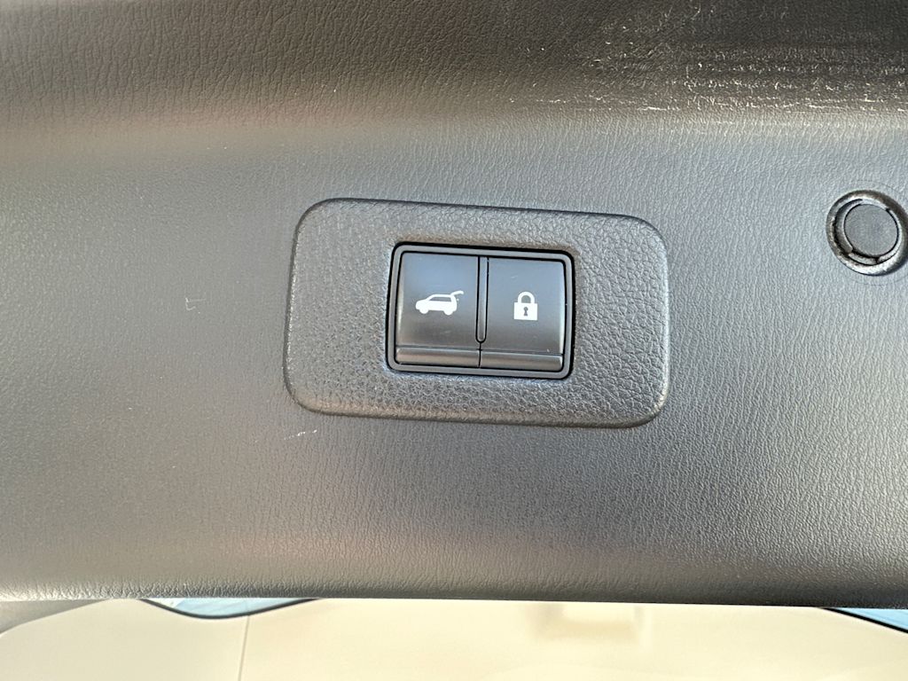 Thumbnail: 2021 Nissan Armada - 16