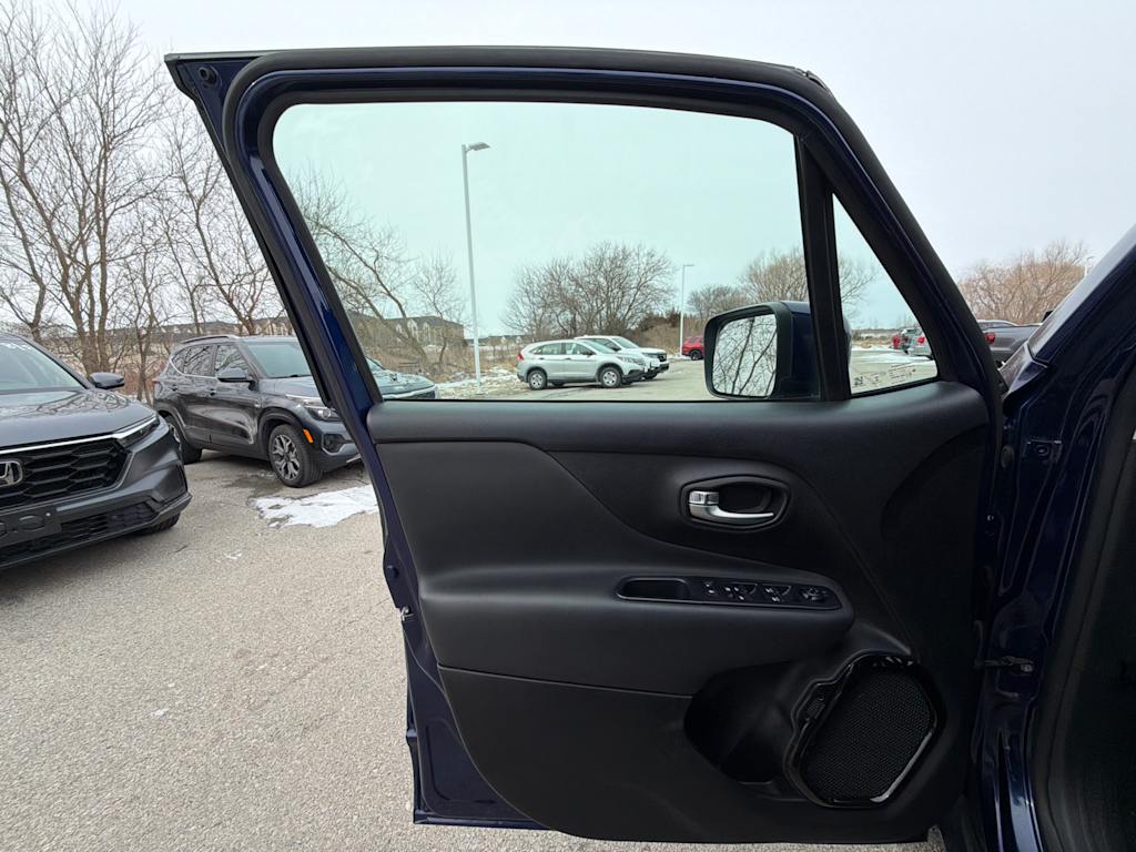 Thumbnail: 2019 Jeep Renegade - 21