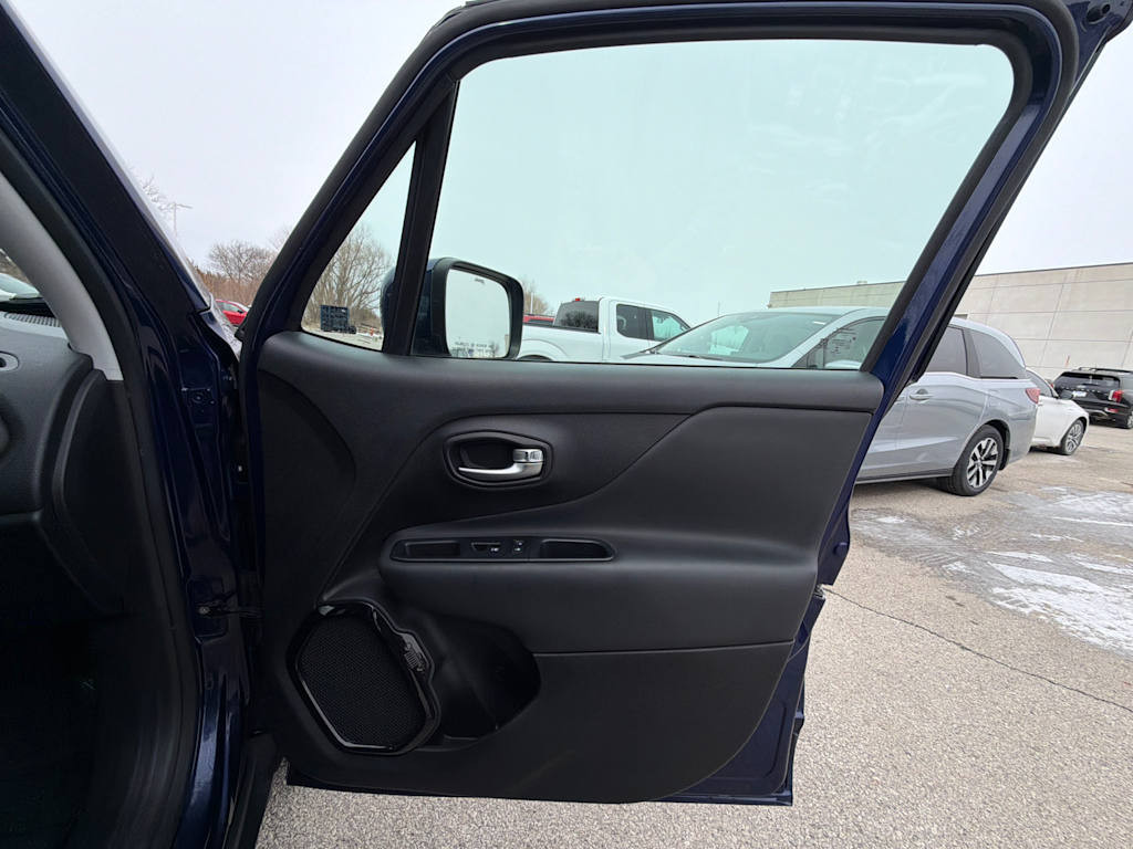 Thumbnail: 2019 Jeep Renegade - 15