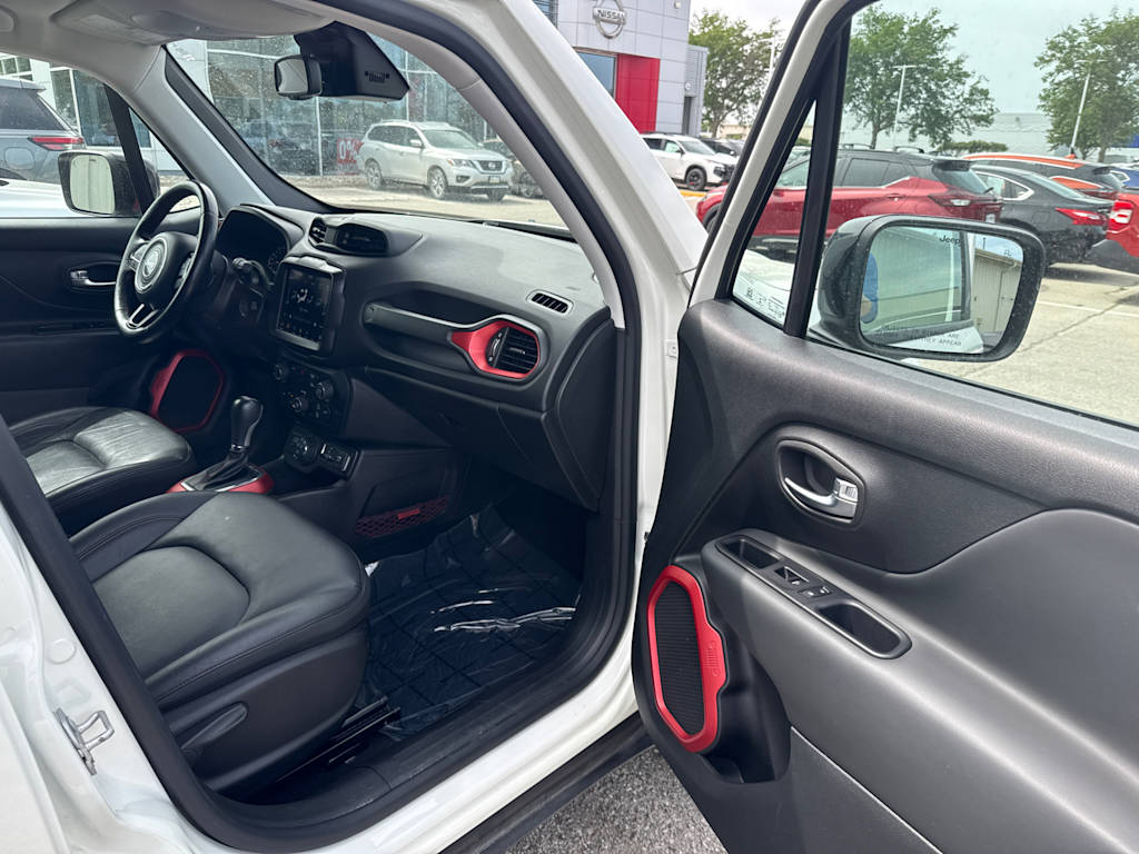 Thumbnail: 2022 Jeep Renegade - 10