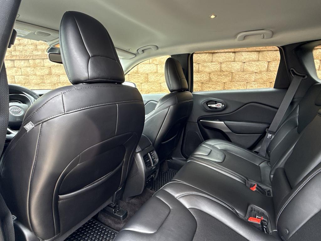 Thumbnail: 2019 Jeep Cherokee - 12