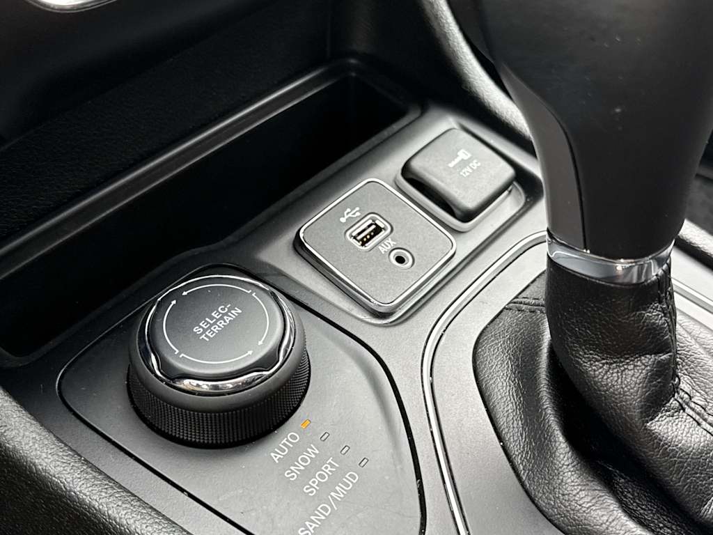 Thumbnail: 2019 Jeep Cherokee - 36