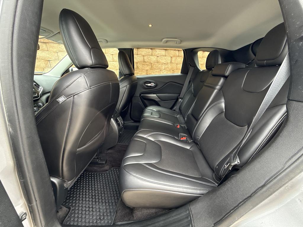 Thumbnail: 2019 Jeep Cherokee - 28