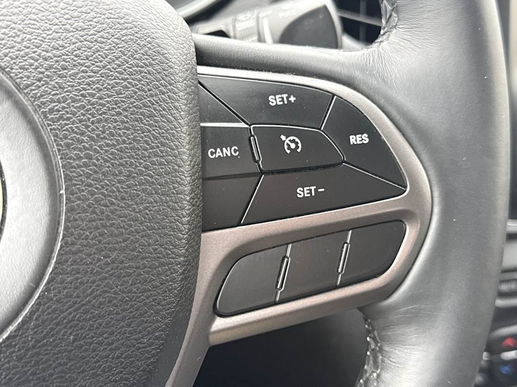 Thumbnail: 2019 Jeep Cherokee - 32