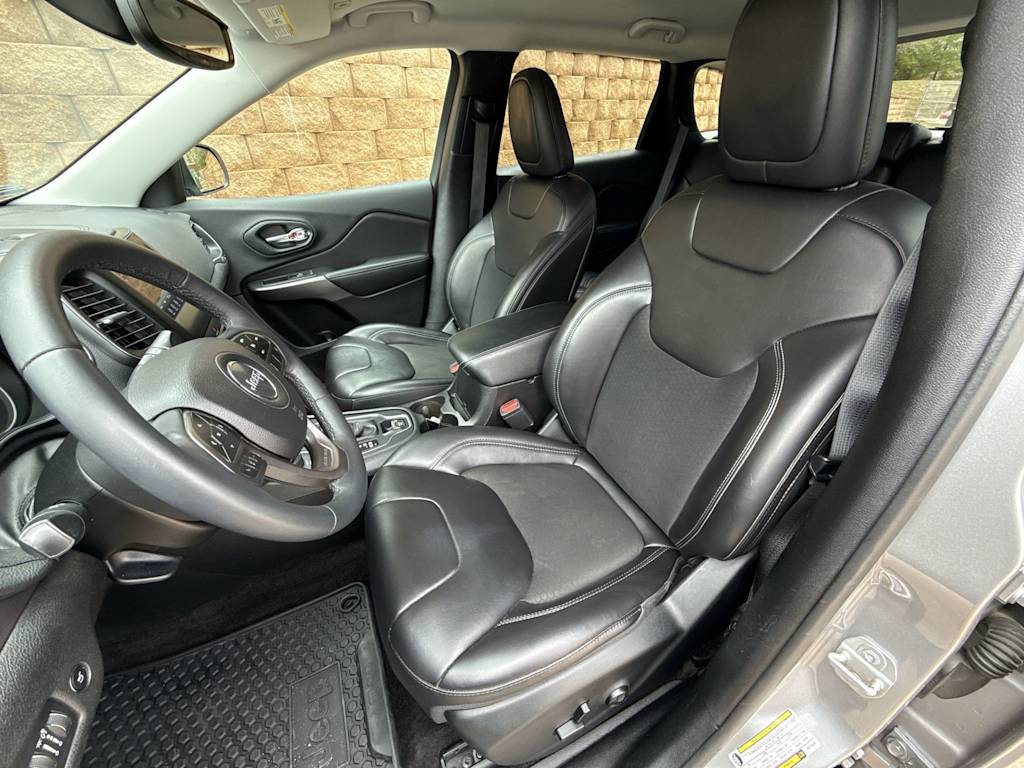 Thumbnail: 2019 Jeep Cherokee - 11