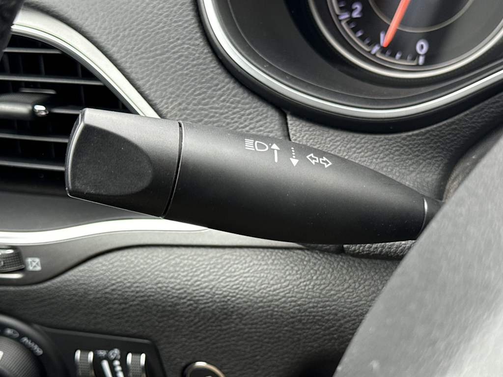 Thumbnail: 2019 Jeep Cherokee - 34