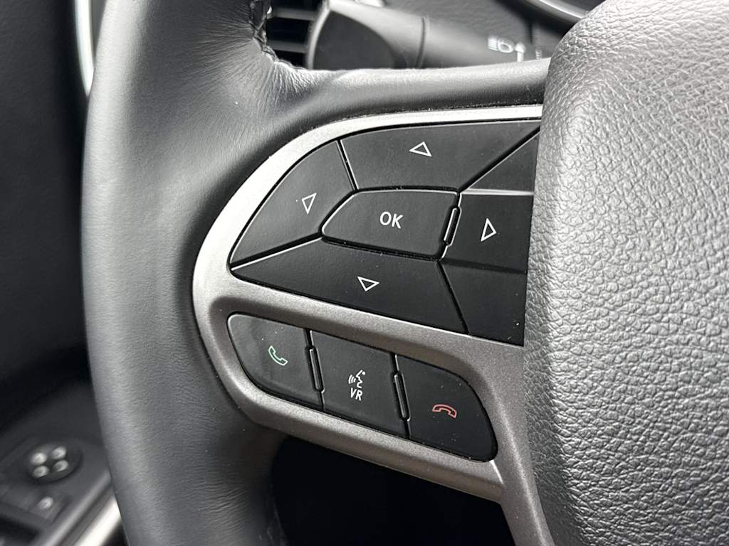 Thumbnail: 2019 Jeep Cherokee - 31