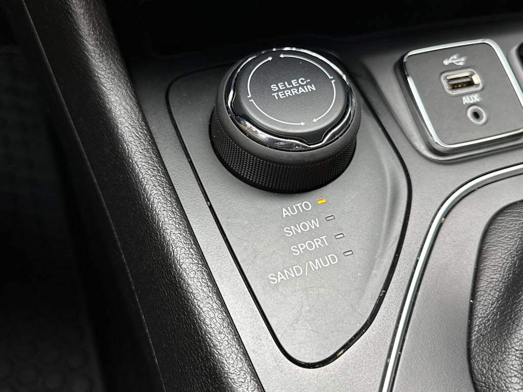 Thumbnail: 2019 Jeep Cherokee - 41