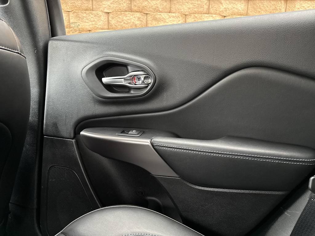 Thumbnail: 2019 Jeep Cherokee - 39