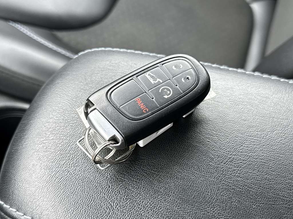 Thumbnail: 2019 Jeep Cherokee - 18