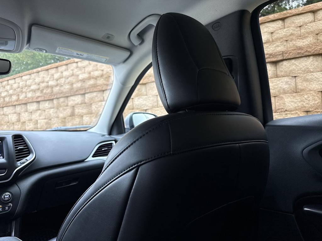 Thumbnail: 2019 Jeep Cherokee - 40