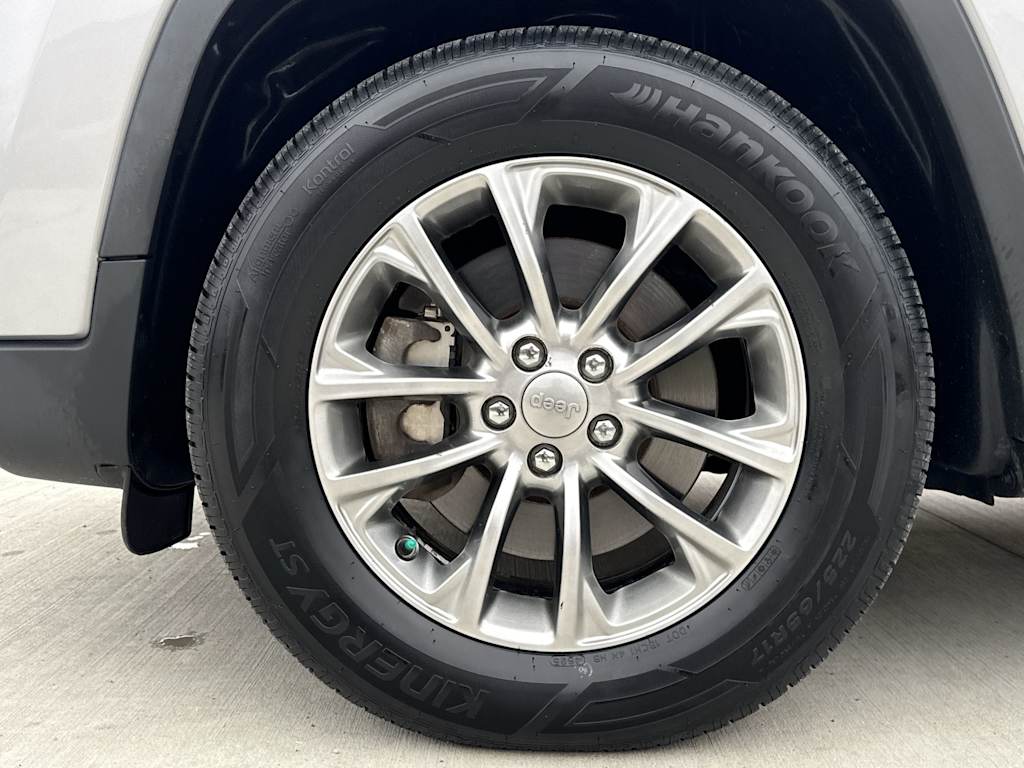 Thumbnail: 2019 Jeep Cherokee - 7