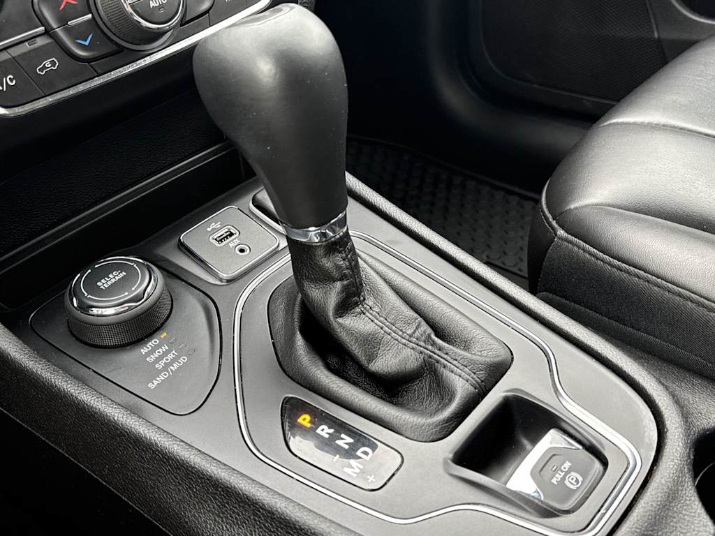 Thumbnail: 2019 Jeep Cherokee - 37