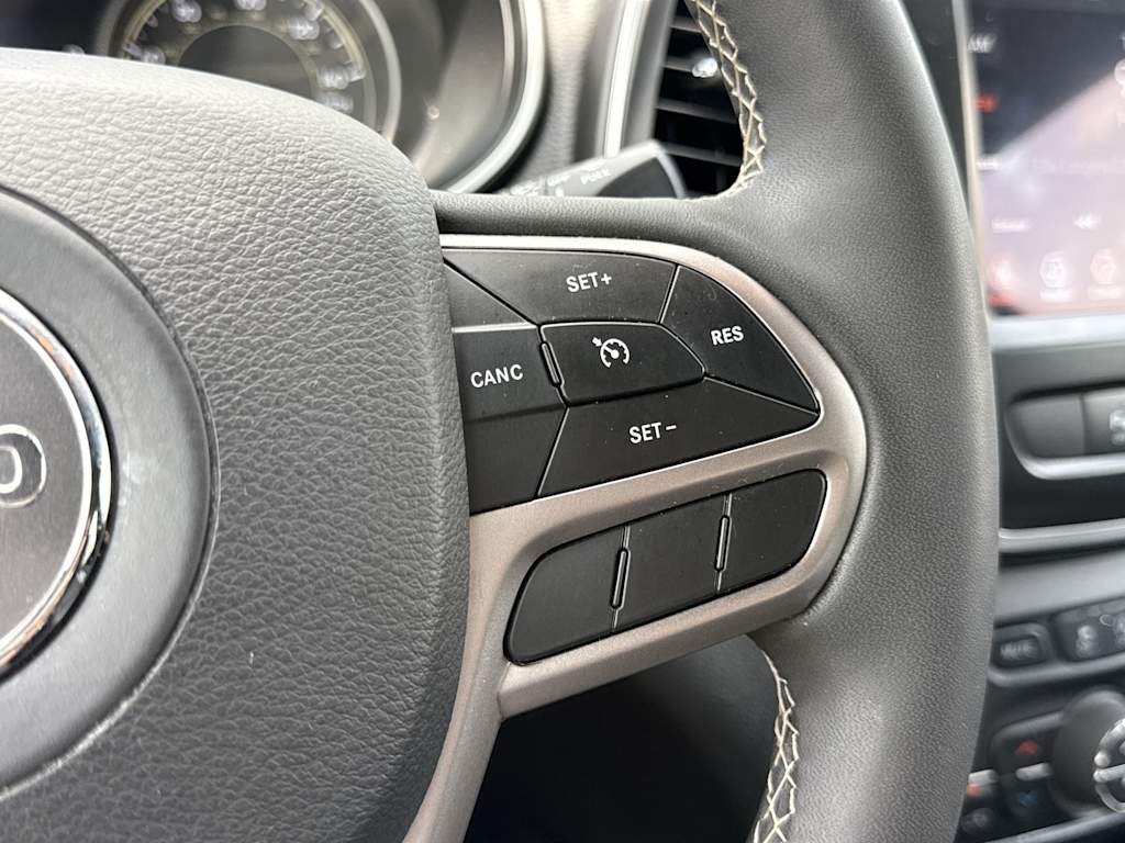 Thumbnail: 2021 Jeep Cherokee - 32