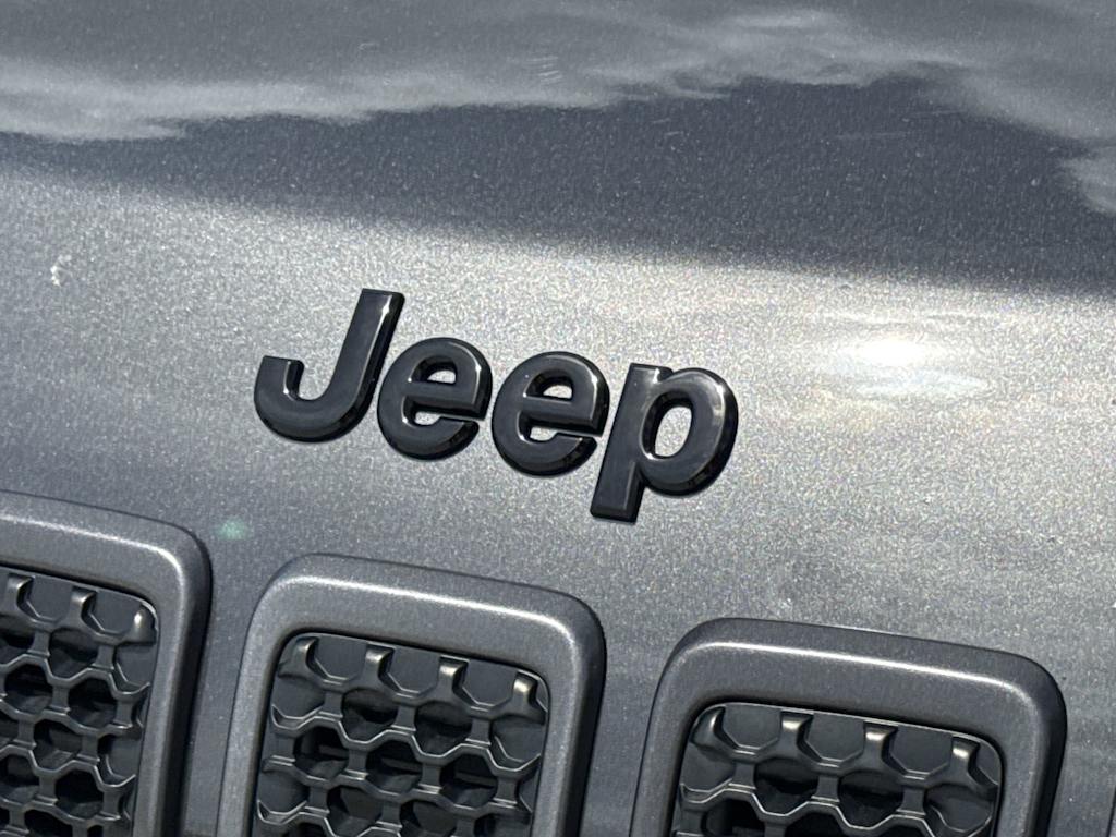 Thumbnail: 2021 Jeep Cherokee - 7