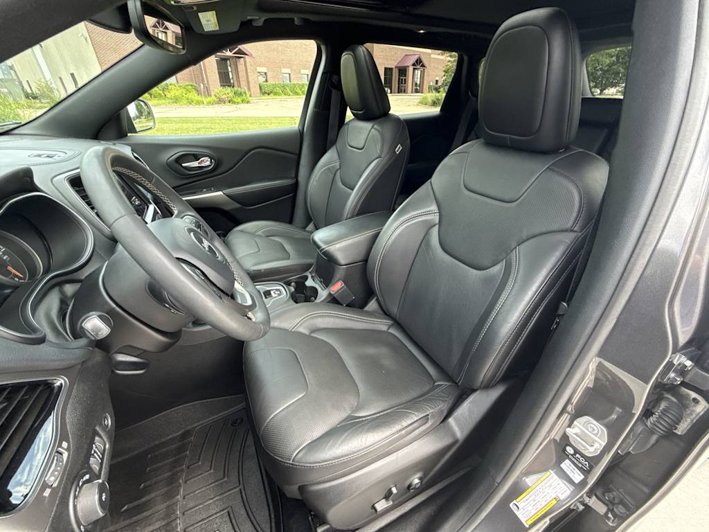 Thumbnail: 2021 Jeep Cherokee - 12