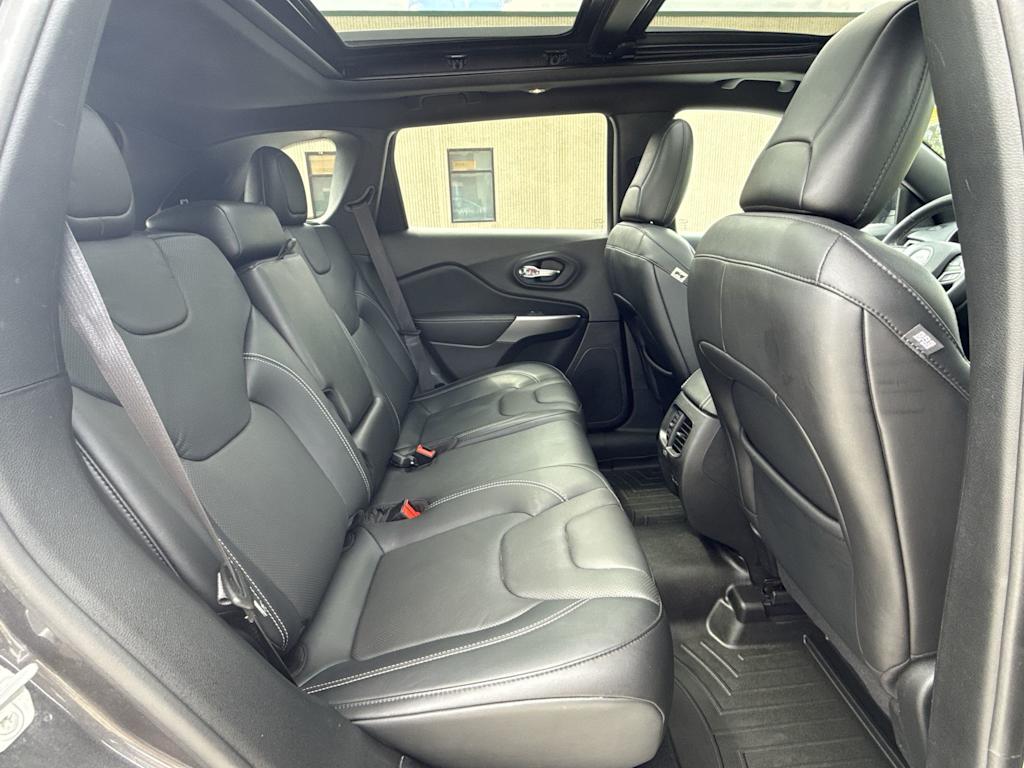 Thumbnail: 2021 Jeep Cherokee - 28