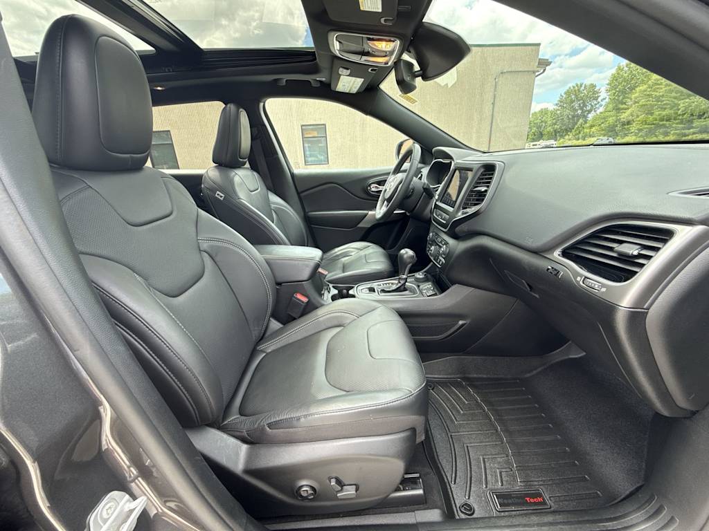 Thumbnail: 2021 Jeep Cherokee - 30