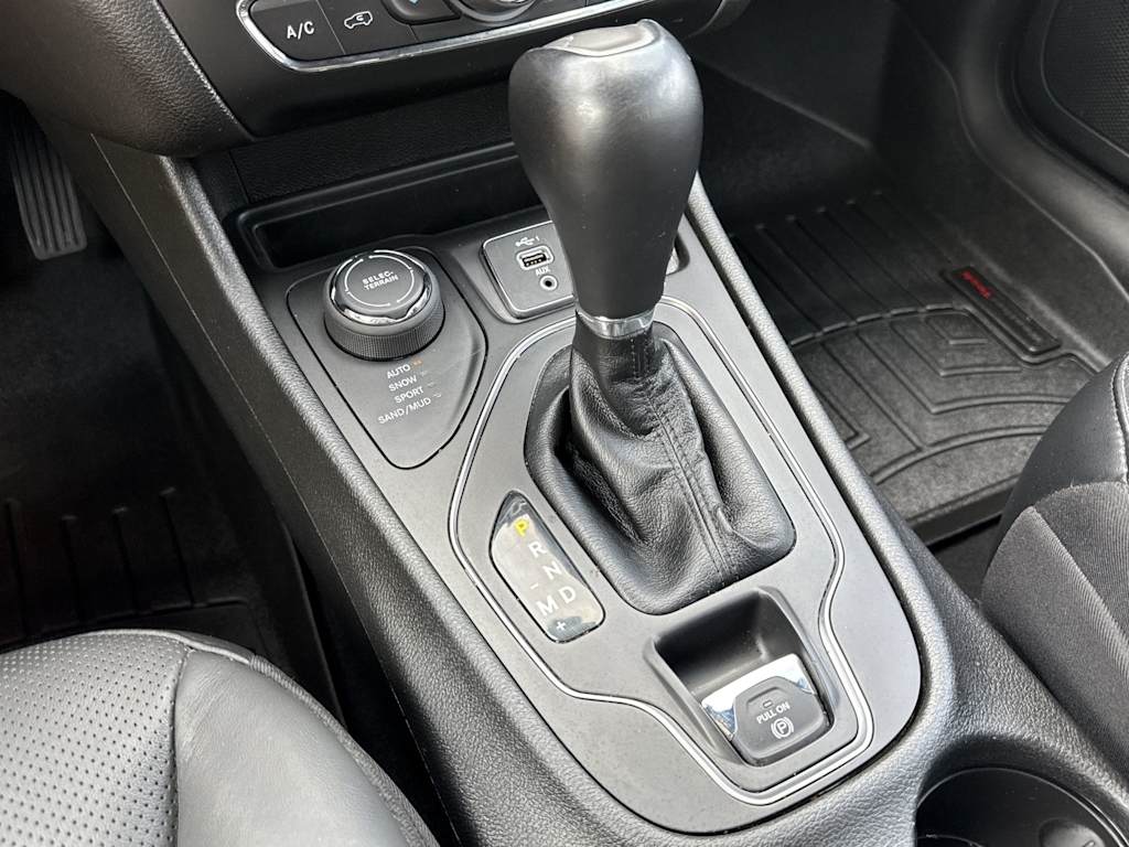 Thumbnail: 2021 Jeep Cherokee - 38