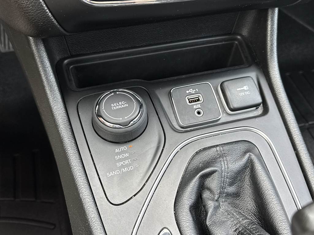 Thumbnail: 2021 Jeep Cherokee - 37
