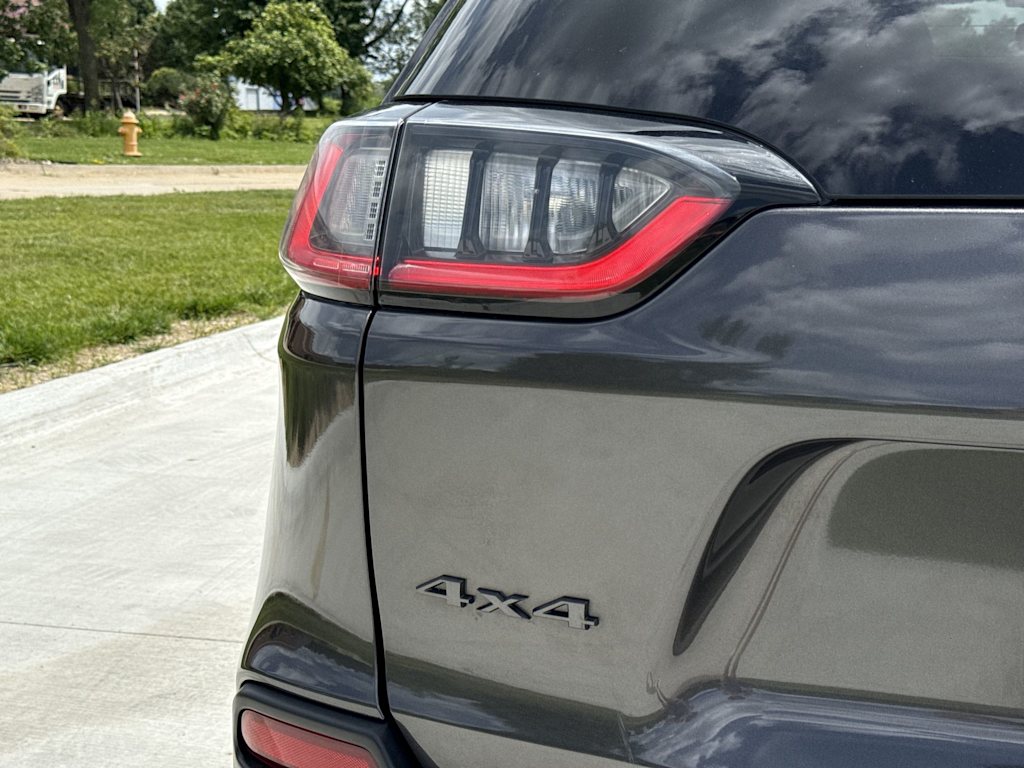 Thumbnail: 2021 Jeep Cherokee - 46