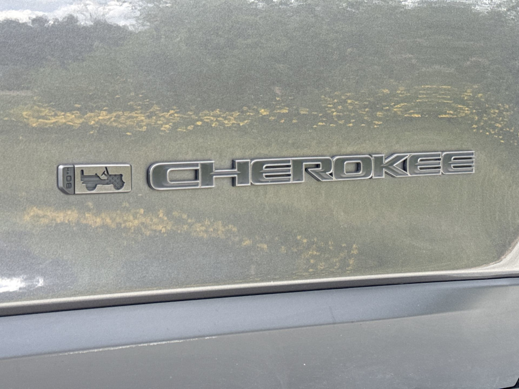 Thumbnail: 2021 Jeep Cherokee - 24