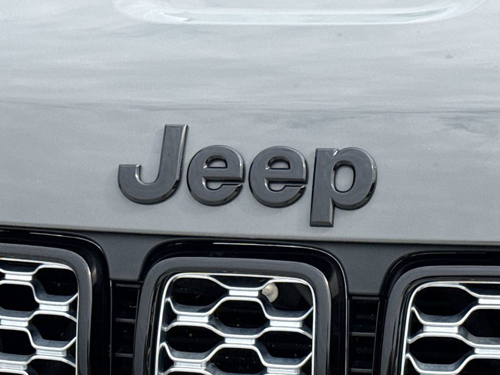Thumbnail: 2022 Jeep Grand Cherokee - 7