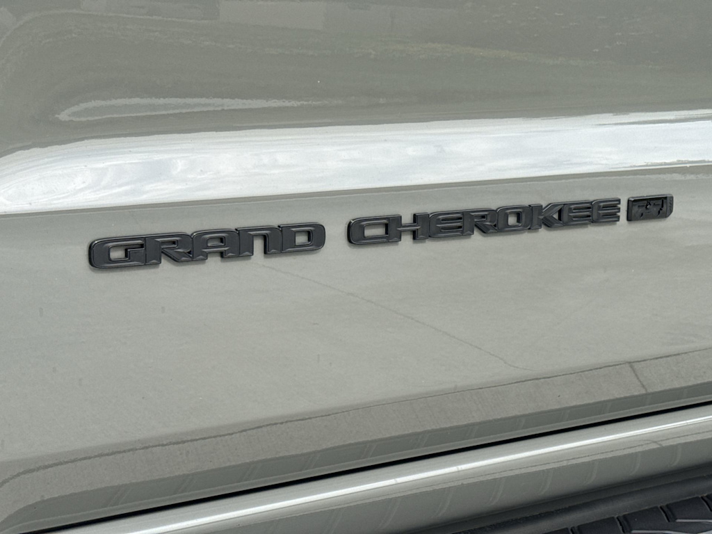 Thumbnail: 2022 Jeep Grand Cherokee - 25