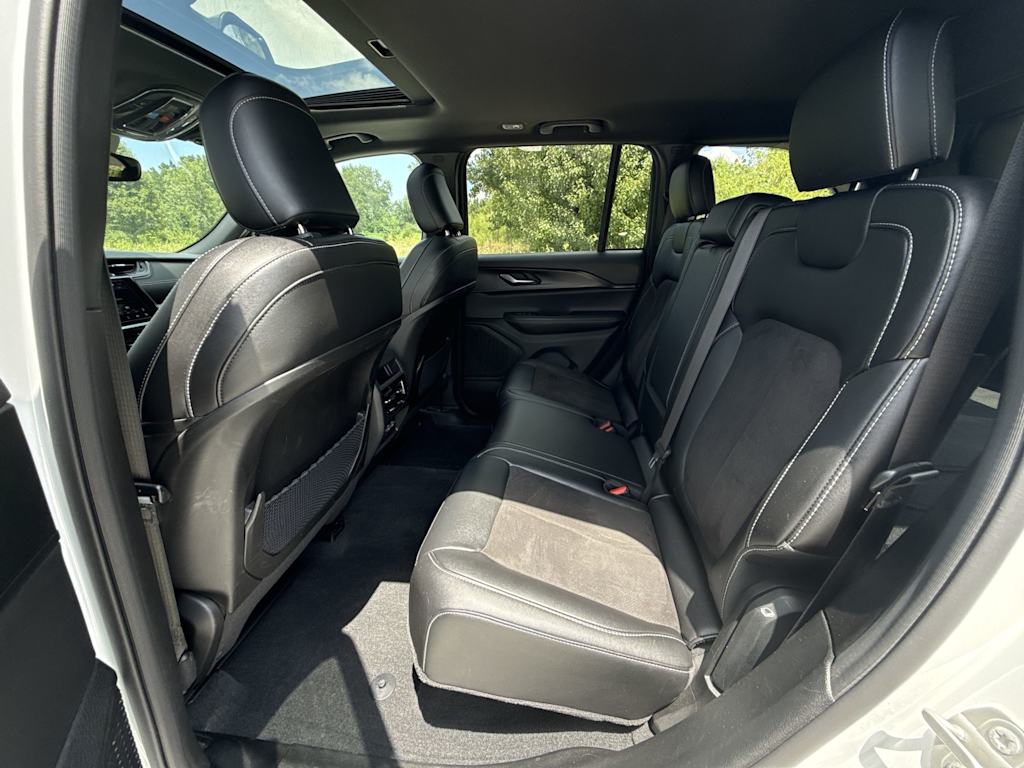 Thumbnail: 2023 Jeep Grand Cherokee - 28