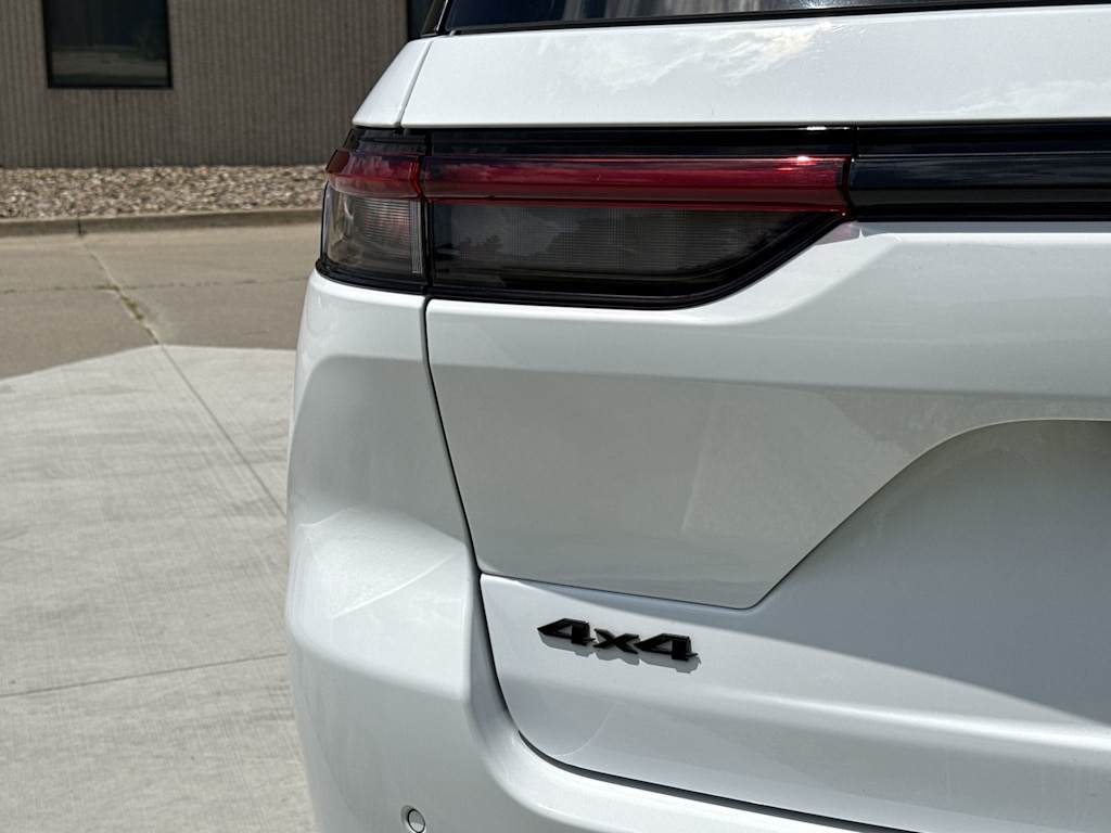 Thumbnail: 2023 Jeep Grand Cherokee - 42