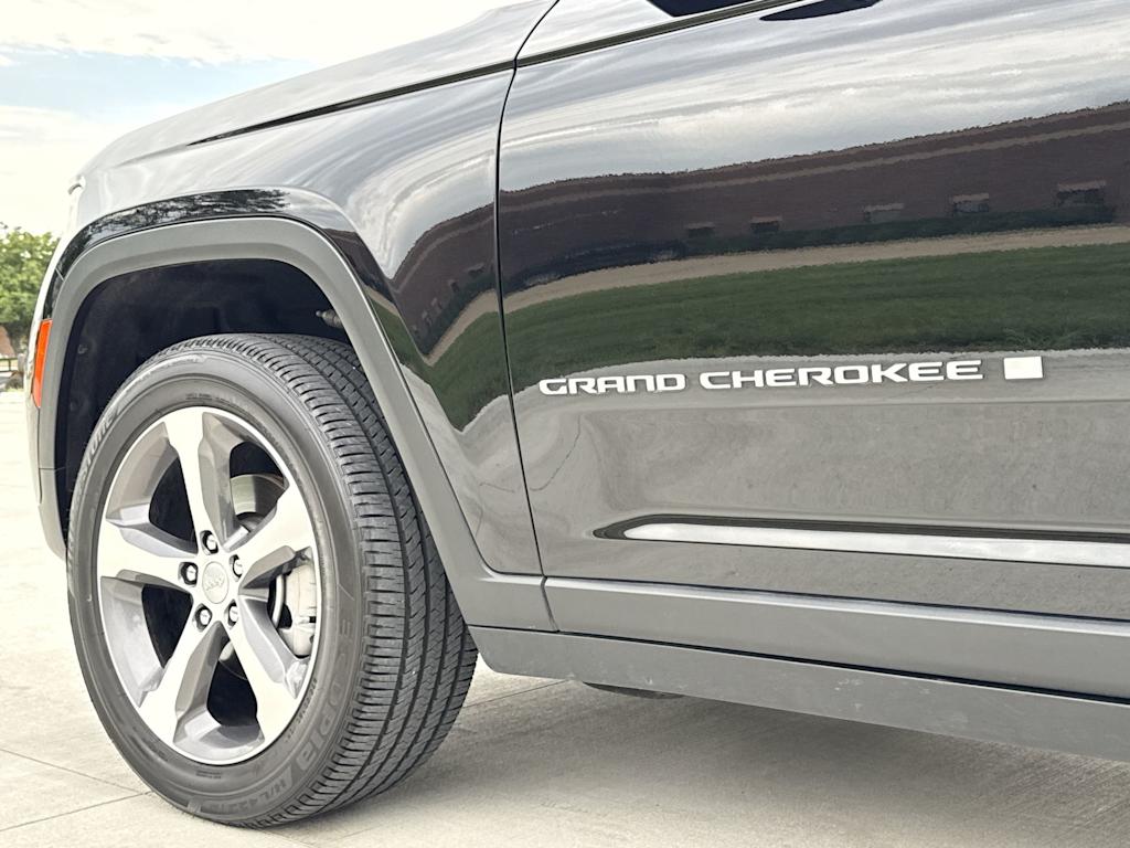 Thumbnail: 2024 Jeep Grand Cherokee - 22