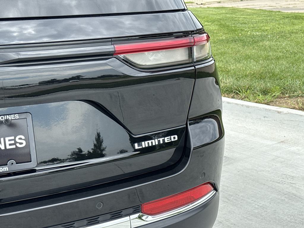 Thumbnail: 2024 Jeep Grand Cherokee - 38