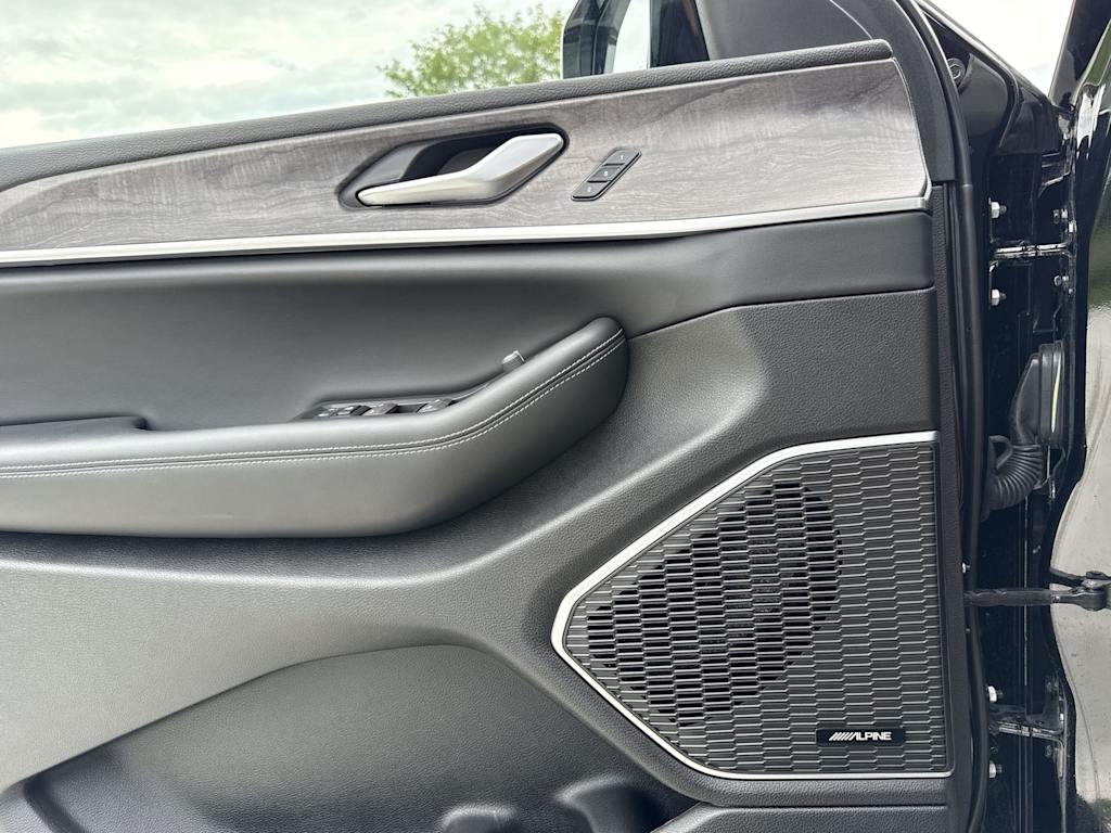 Thumbnail: 2024 Jeep Grand Cherokee - 32