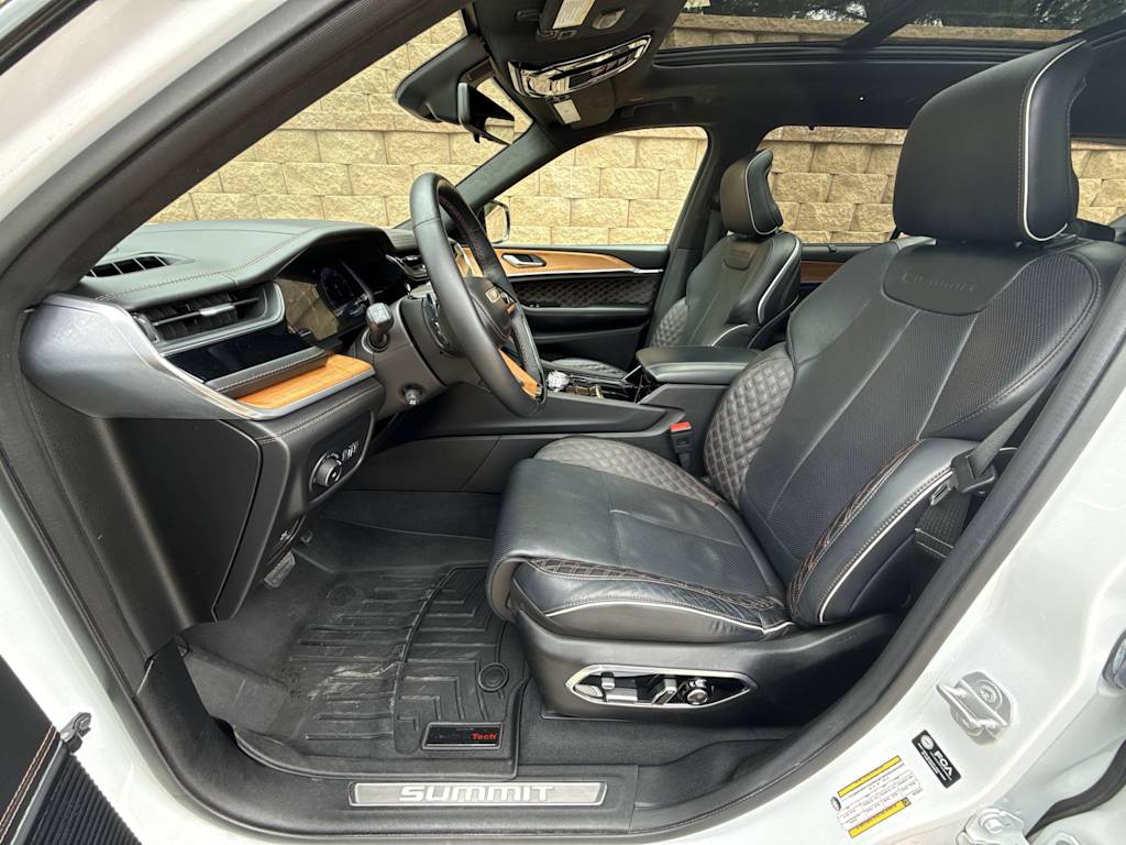 Thumbnail: 2023 Jeep Grand Cherokee L - 9