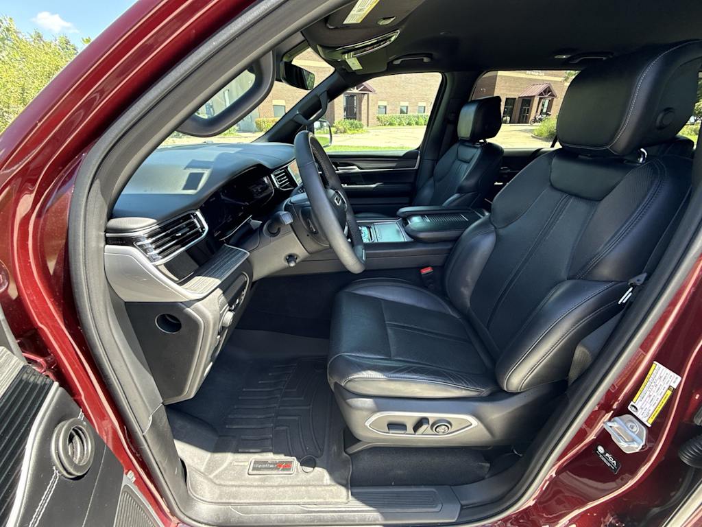 Thumbnail: 2023 Jeep Wagoneer - 11