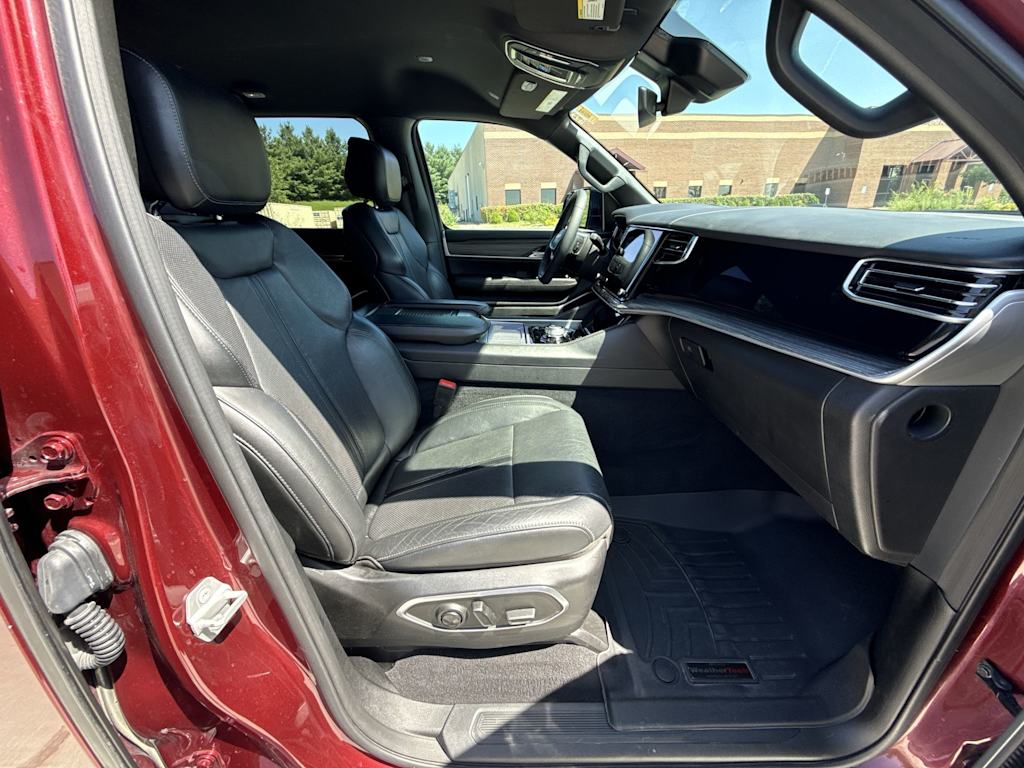 Thumbnail: 2023 Jeep Wagoneer - 26