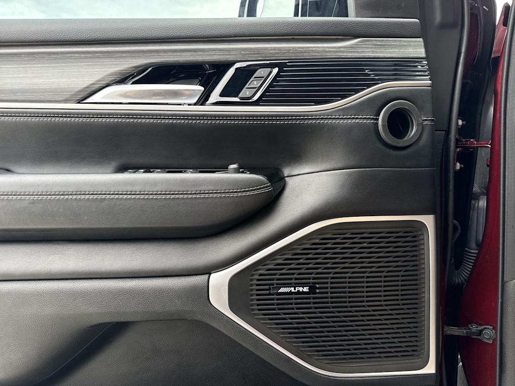 Thumbnail: 2023 Jeep Wagoneer - 32